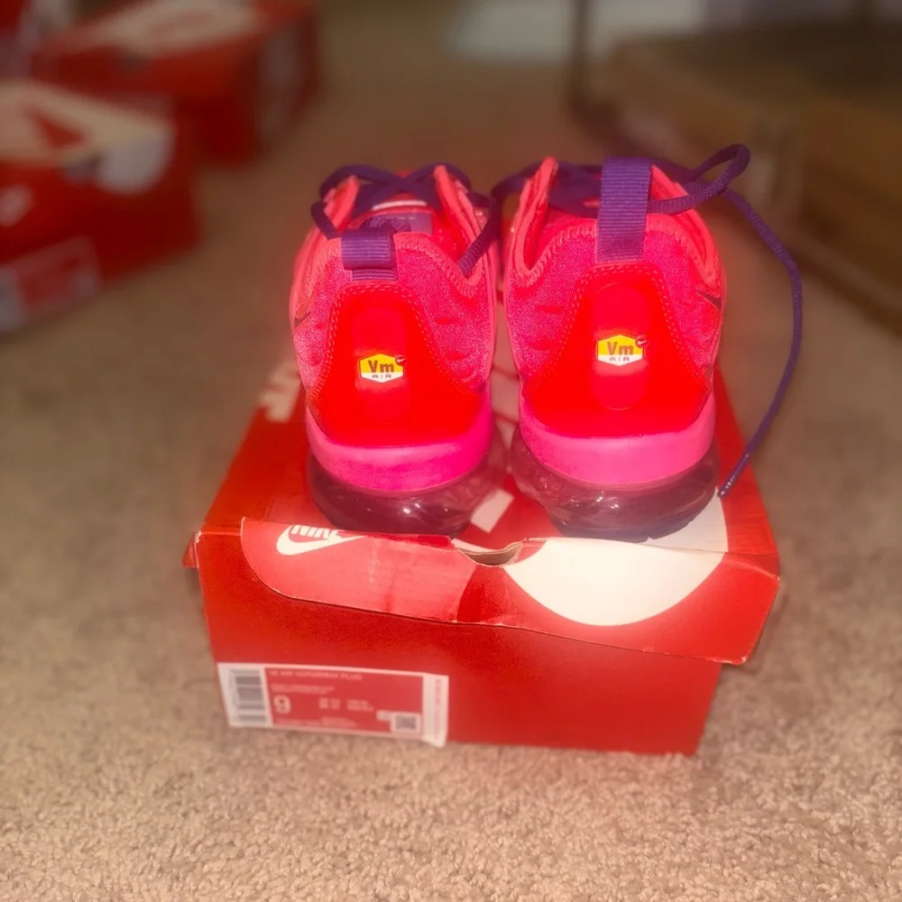 Nike Vapor Max Plus - Picture 1 of 3